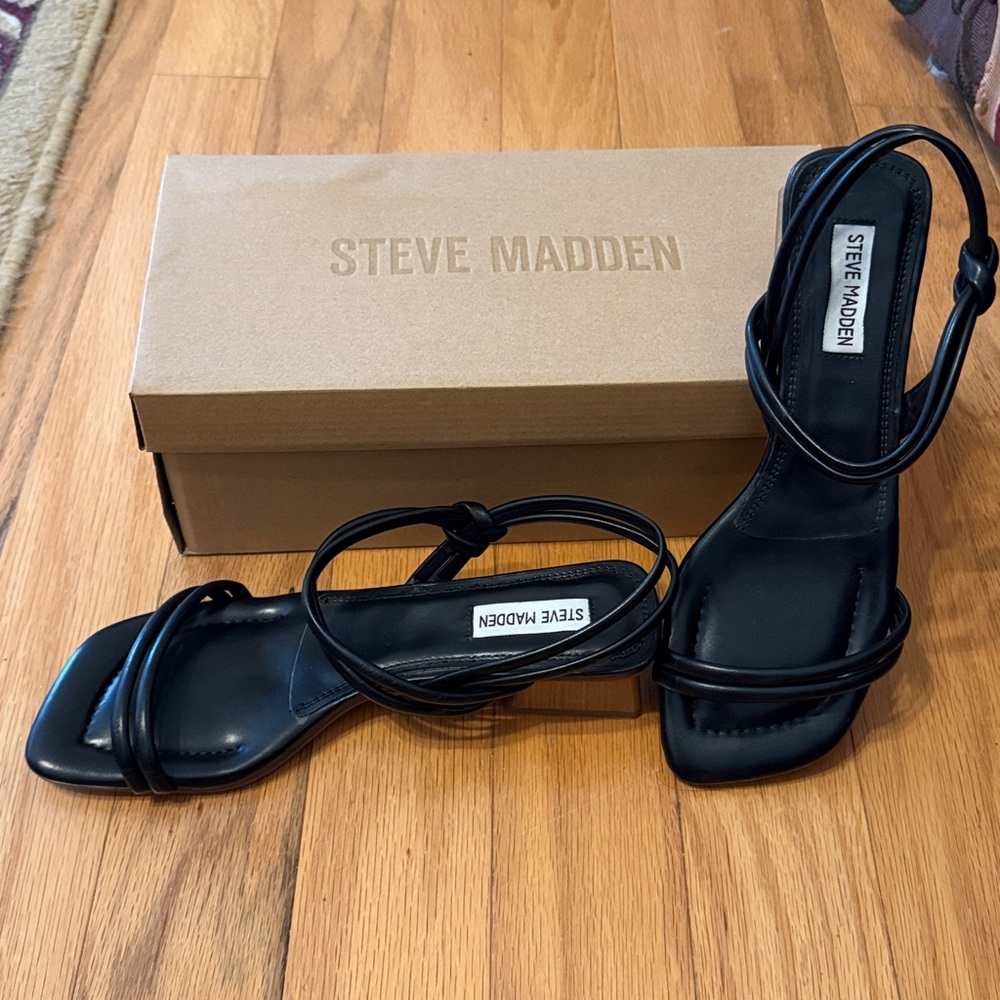 Like New STEVE MADDEN Black Hattie Strappy Sandals, 9 - Picture 2 of 7